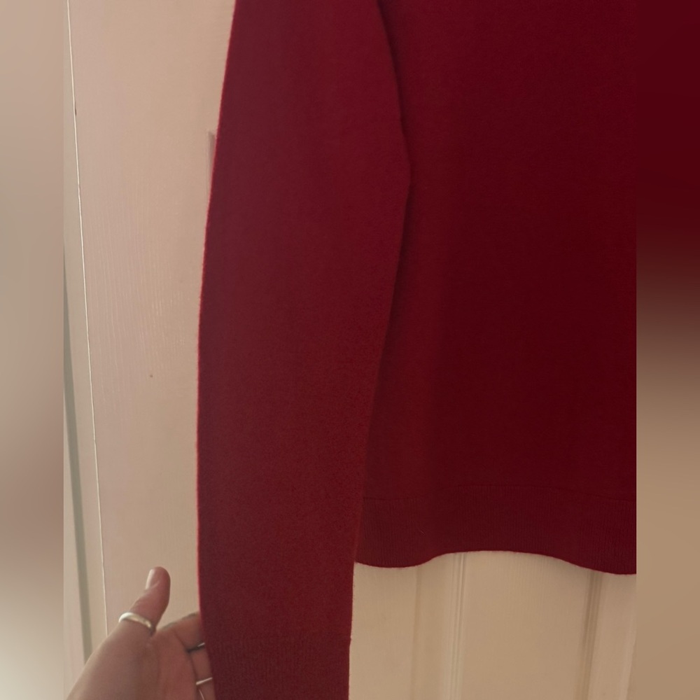 Uniqlo Women's Red Turtleneck Sweater - Picture 10 of 10